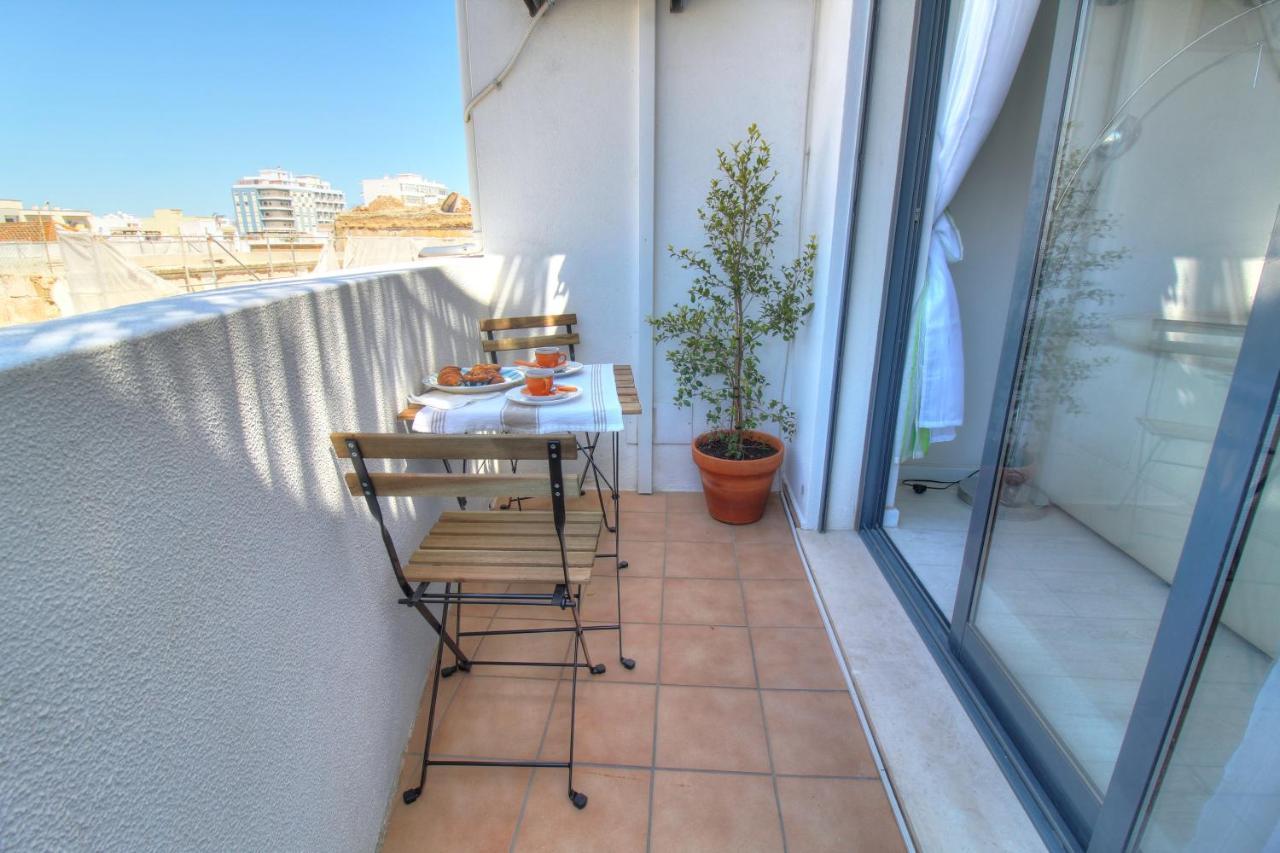 Апартаменты Center Location, Ac, Swimming Pool, And Parking Ольян Экстерьер фото