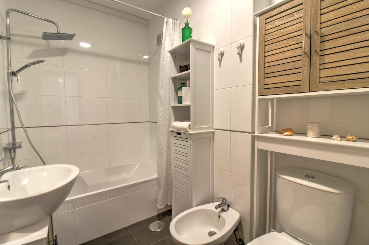 Апартаменты Center Location, Ac, Swimming Pool, And Parking Ольян Экстерьер фото
