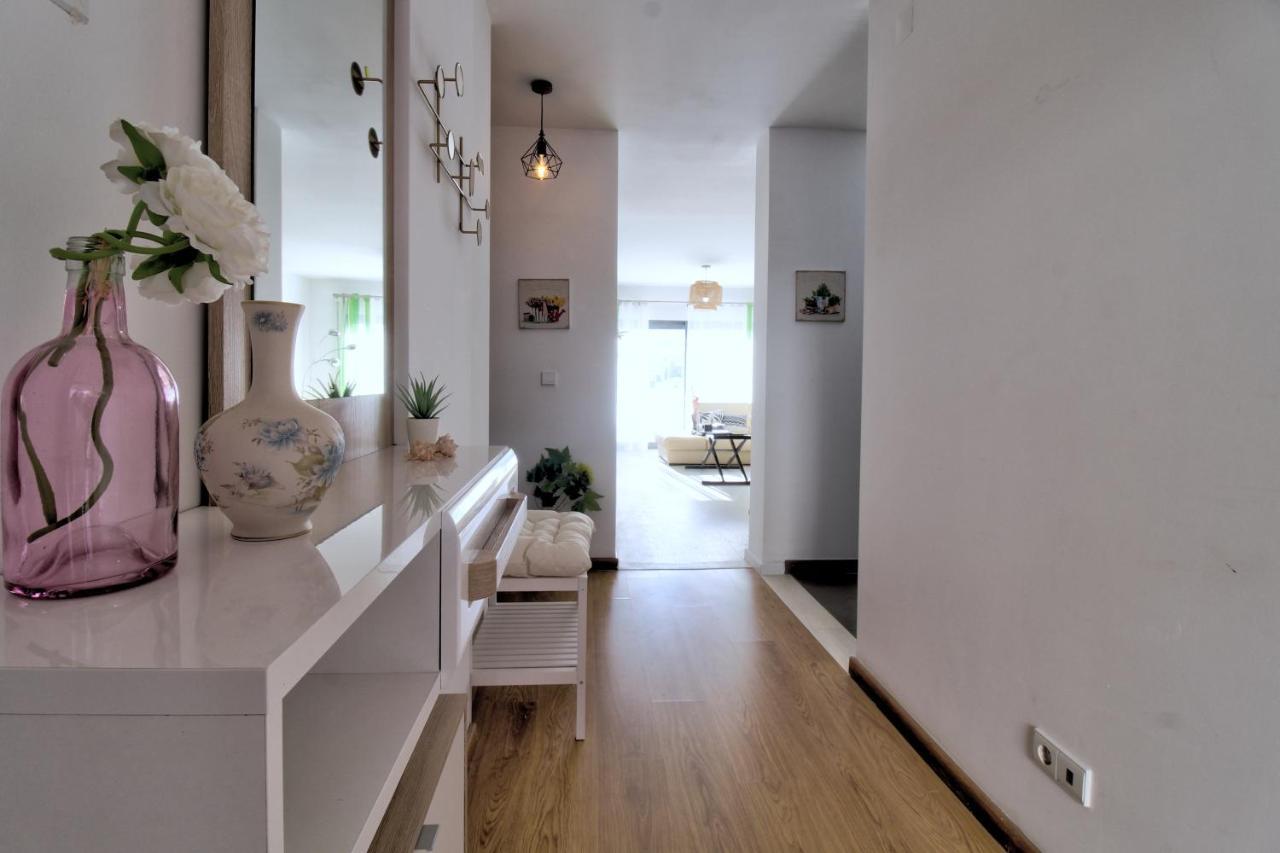 Апартаменты Center Location, Ac, Swimming Pool, And Parking Ольян Экстерьер фото