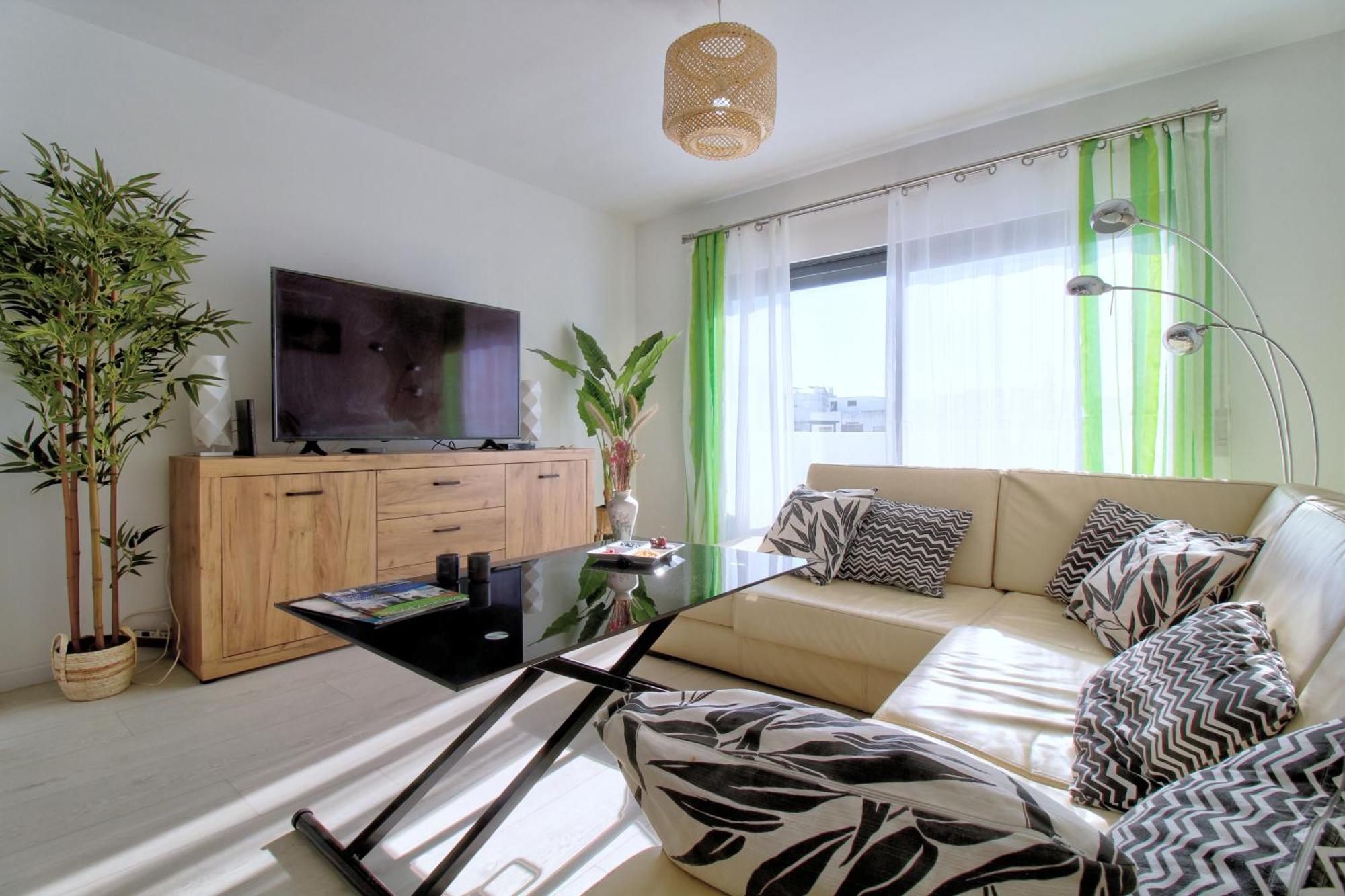 Апартаменты Center Location, Ac, Swimming Pool, And Parking Ольян Экстерьер фото