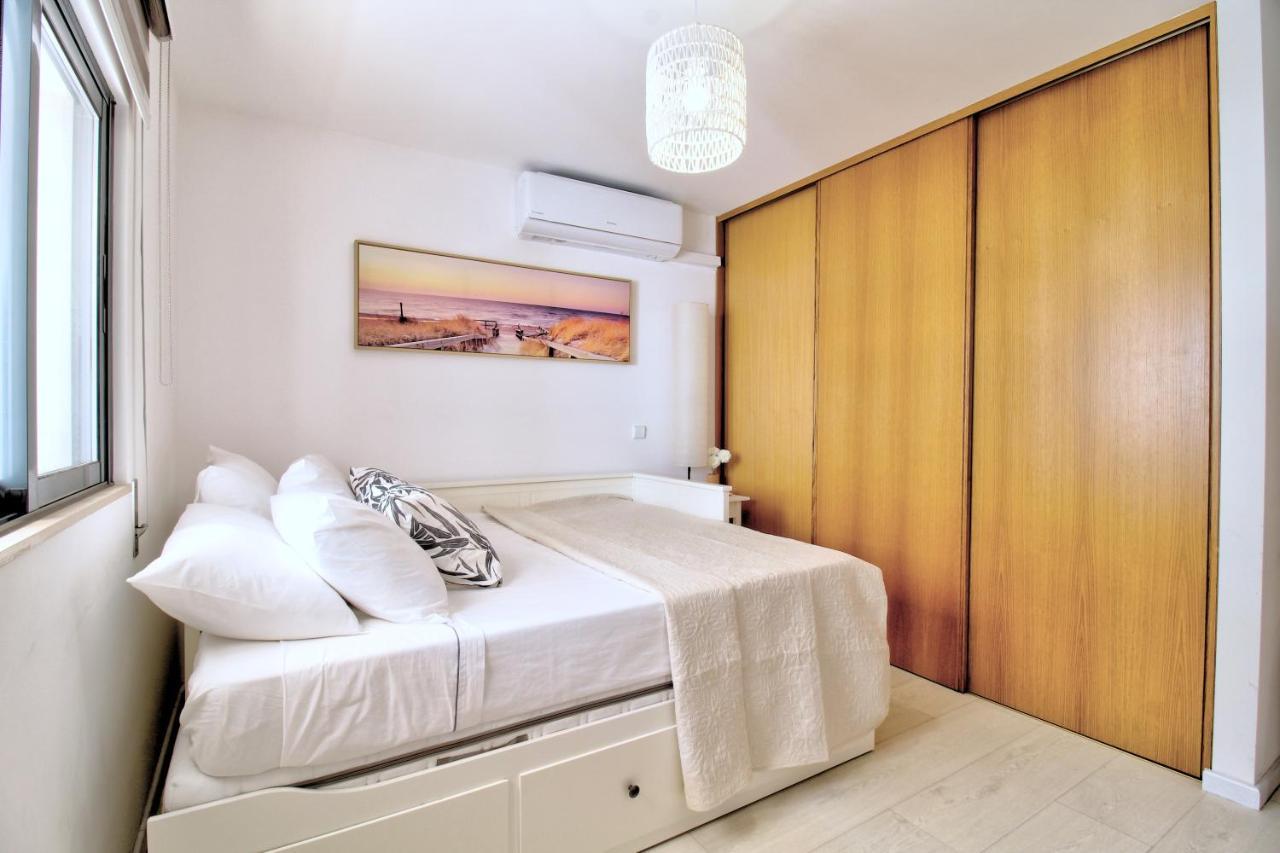Апартаменты Center Location, Ac, Swimming Pool, And Parking Ольян Экстерьер фото