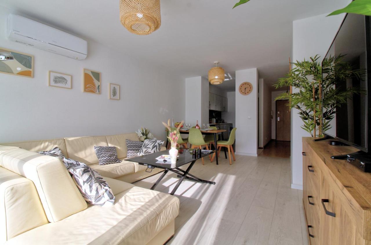 Апартаменты Center Location, Ac, Swimming Pool, And Parking Ольян Экстерьер фото